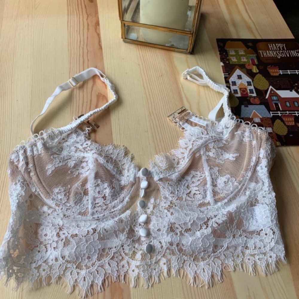Underwire white lace detail bra shirt - Picture 8 of 11